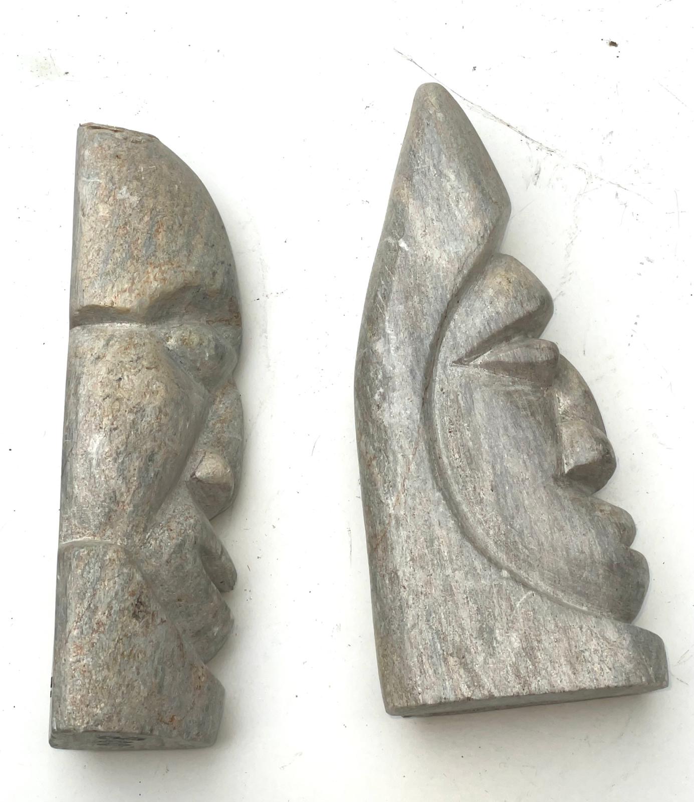 2 visages en pierre, Océanie