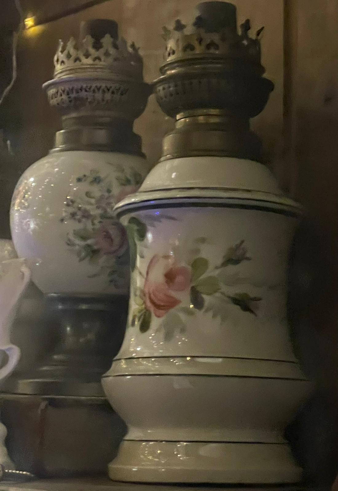 2 Lampes à pétrole en porcelaine