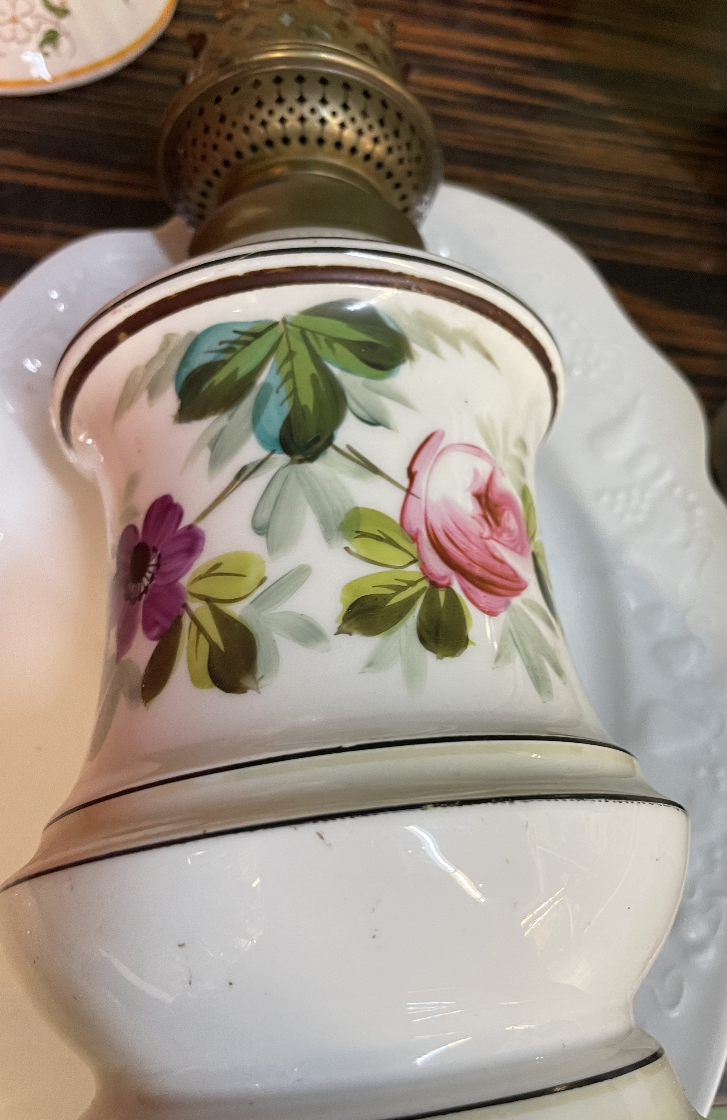 Lampe à pétrole en porcelaine de Paris XIXe